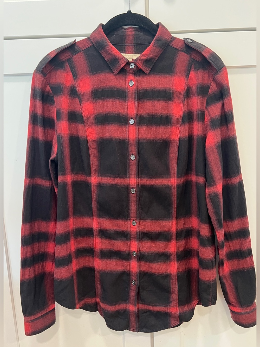 WOMEN’S BURBERRY BRIT RED & BLACK PLAID CHECK FLANNEL LONG SLEEVE SHIRT, SIZE M.